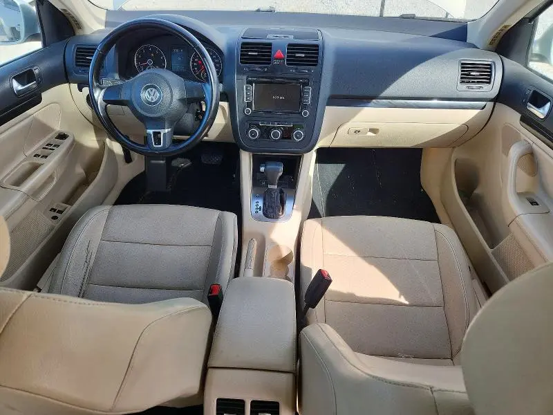 2010 VOLKSWAGEN JETTA SE  