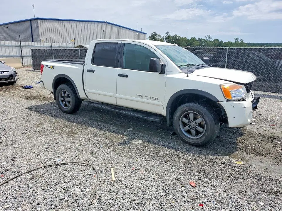 2015 NISSAN TITAN PRO-4X  