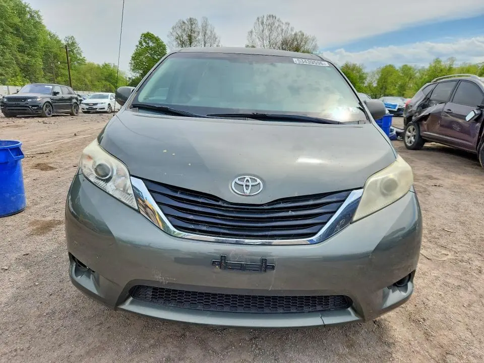 2011 TOYOTA SIENNA LE  