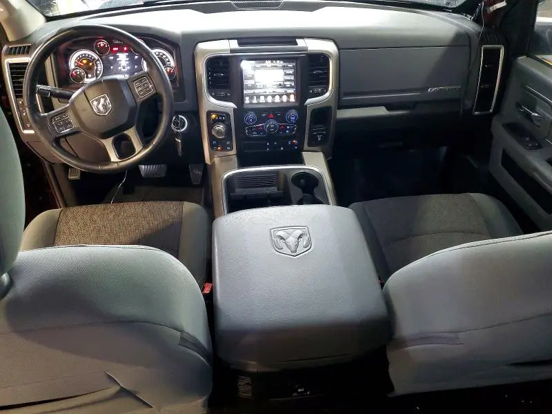 2016 RAM 1500 SLT  