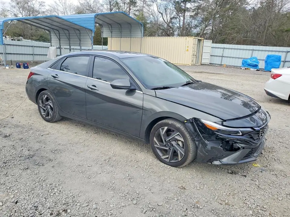 2024 HYUNDAI ELANTRA SEL  