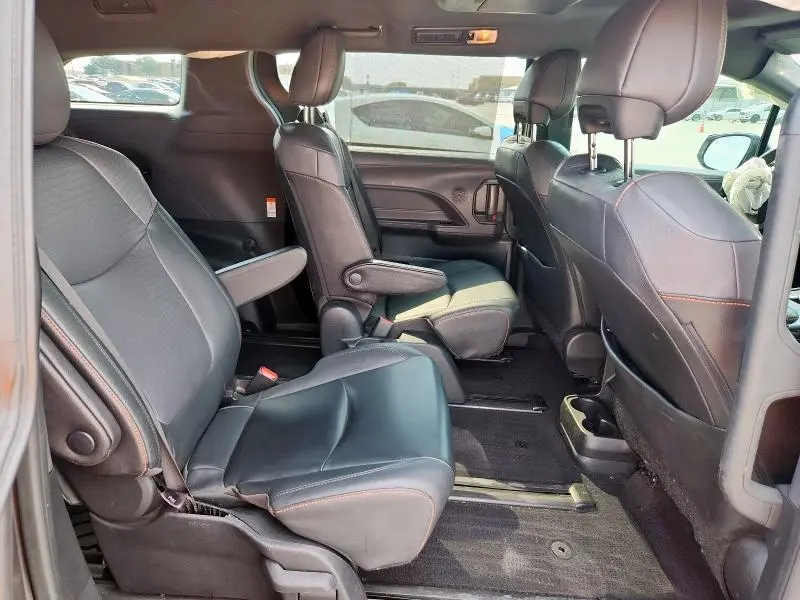 2022 TOYOTA SIENNA XSE  