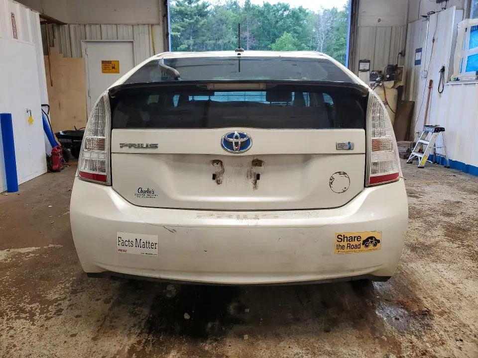 2010 TOYOTA PRIUS III  