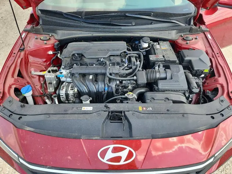 2025 HYUNDAI ELANTRA SE  