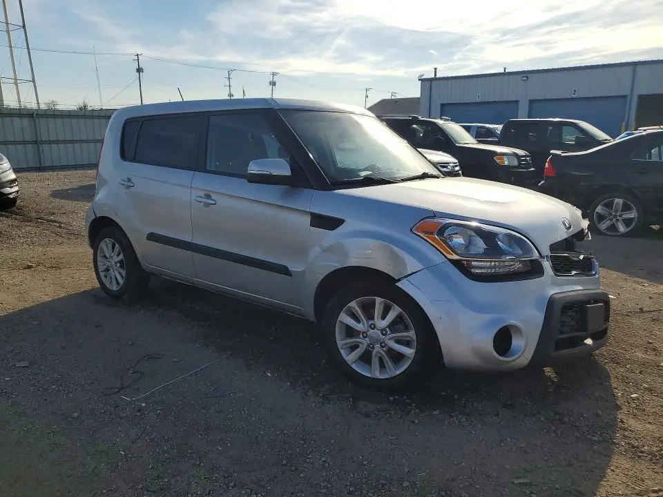 2013 KIA SOUL +  