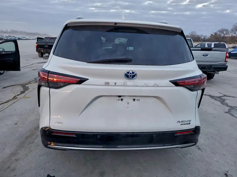 2023 TOYOTA SIENNA LIMITED  