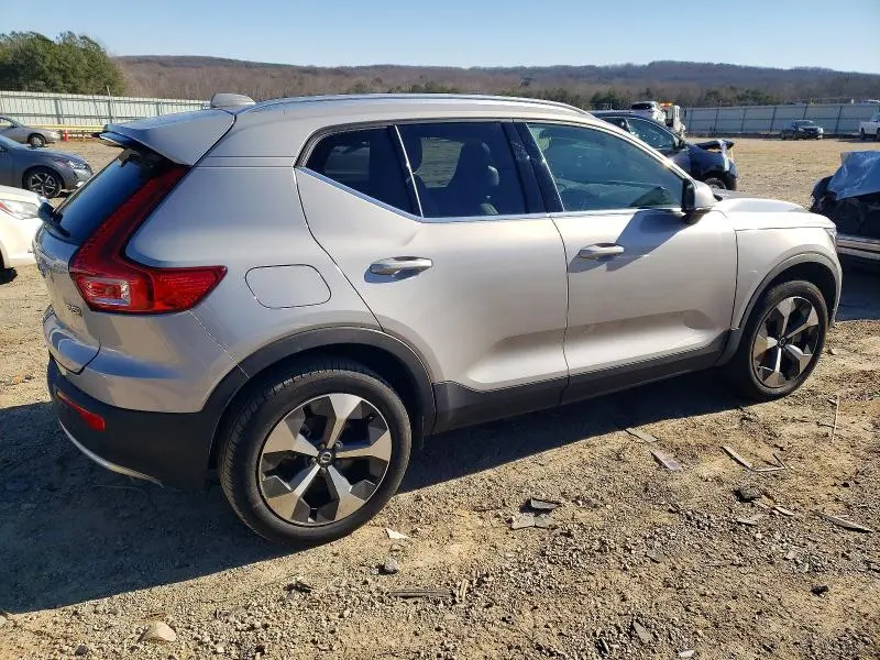 2023 VOLVO XC40 PLUS  
