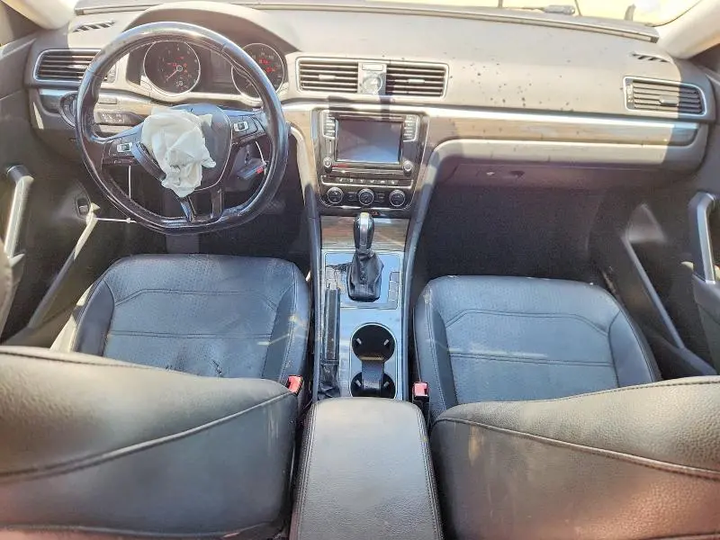 2016 VOLKSWAGEN PASSAT SE  