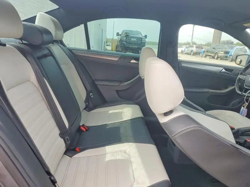 2016 VOLKSWAGEN JETTA SPORT  