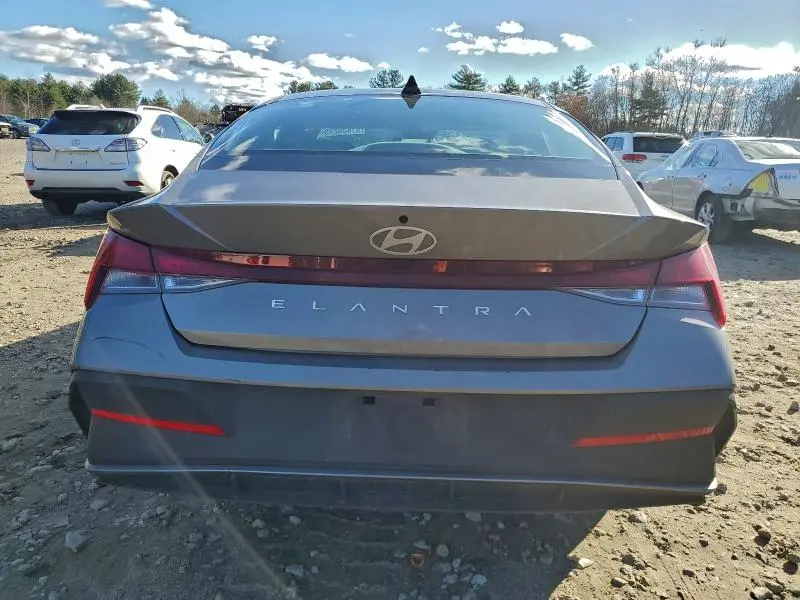 2024 HYUNDAI ELANTRA SE  