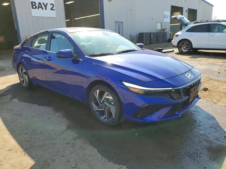 2024 HYUNDAI ELANTRA SEL  