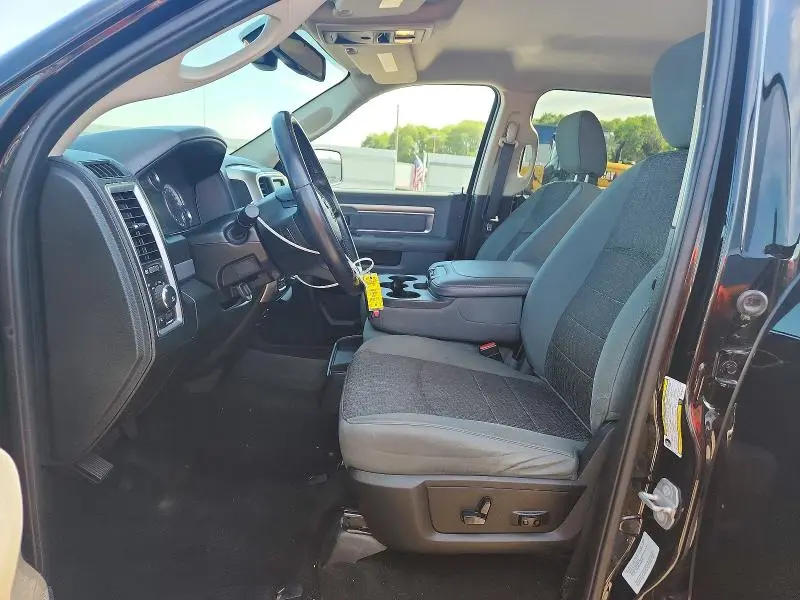 2016 RAM 1500 SLT  