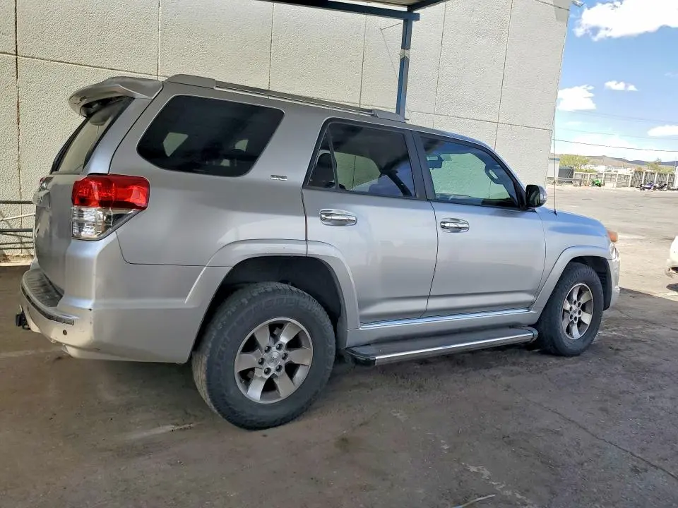 2011 TOYOTA 4RUNNER SR5  