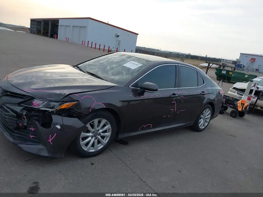 2018 TOYOTA CAMRY LE
