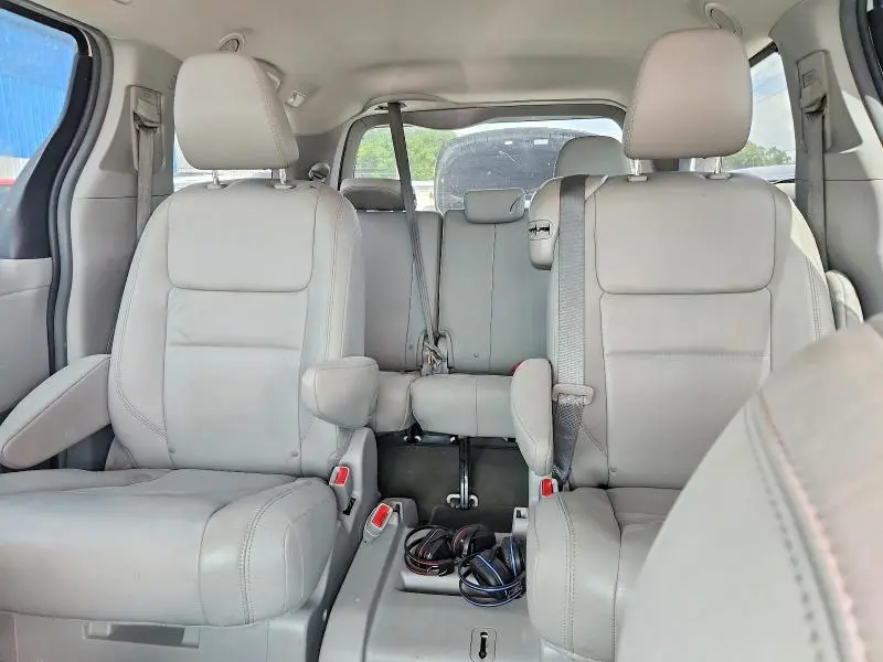 2019 TOYOTA SIENNA XLE 8-PASSENGER  