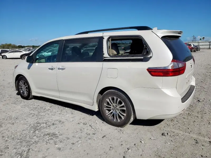 2019 TOYOTA SIENNA XLE  