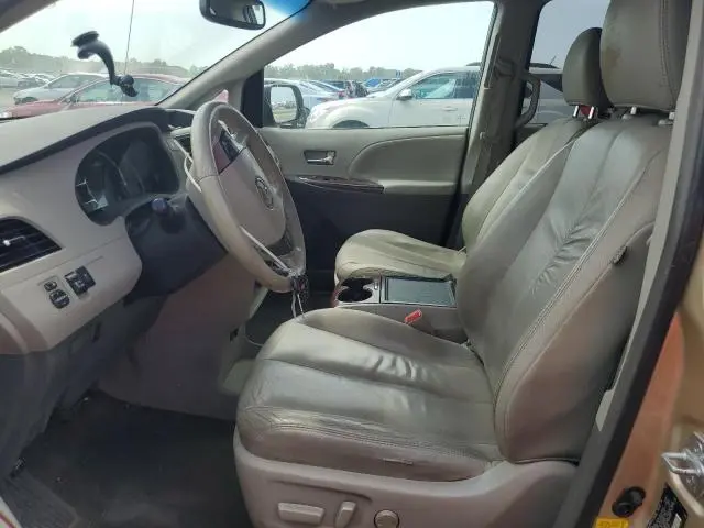 2012 TOYOTA SIENNA XLE  