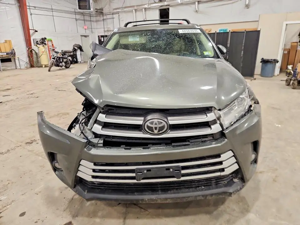 2017 TOYOTA HIGHLANDER XLE  
