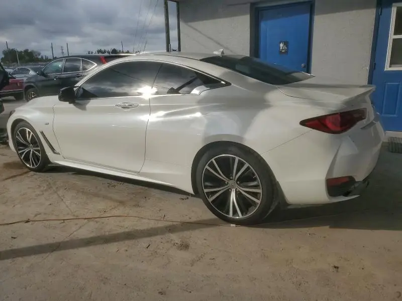 2018 INFINITI Q60 LUXE 300  