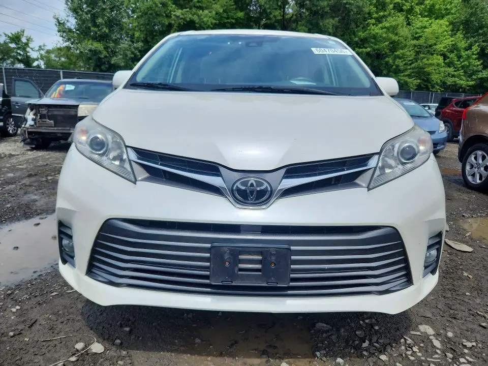 2020 TOYOTA SIENNA XLE 8-PASSENGER  