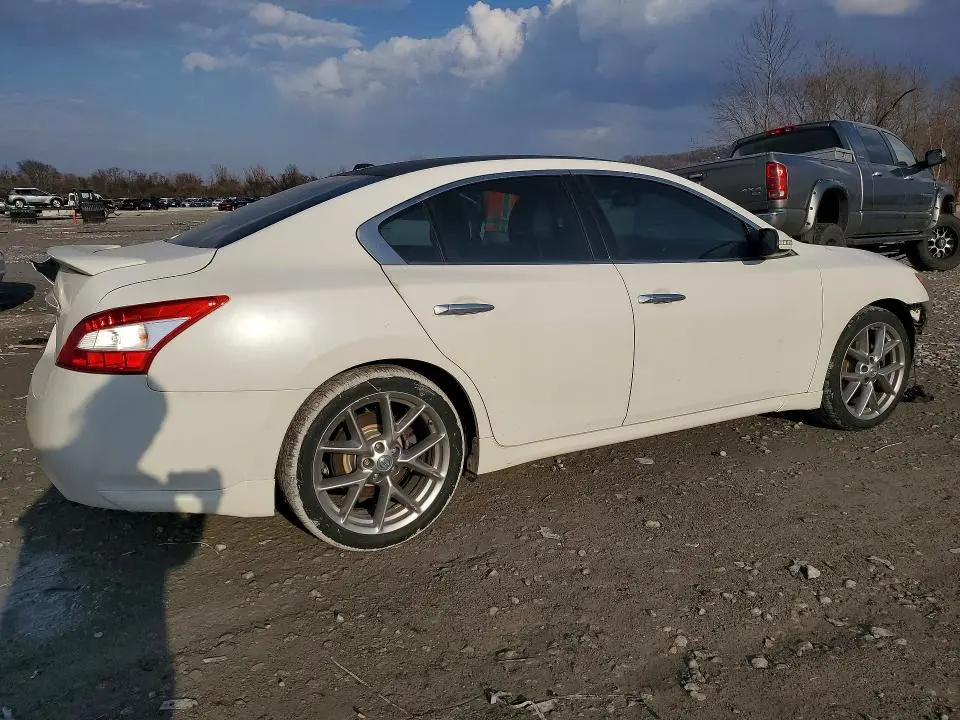 2011 NISSAN MAXIMA S  
