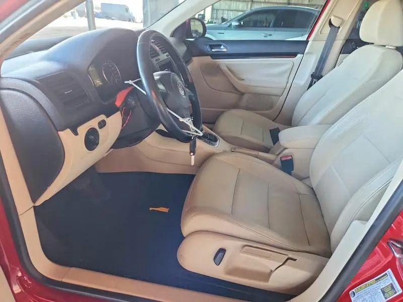 2010 VOLKSWAGEN JETTA SE  