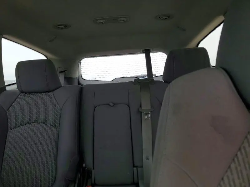 2010 CHEVROLET TRAVERSE LS  