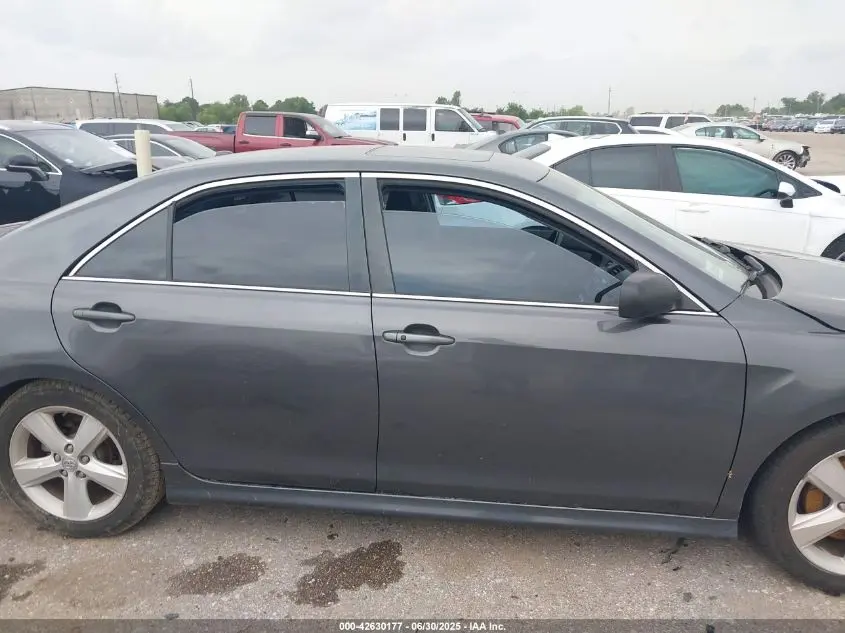 2011 TOYOTA CAMRY SE