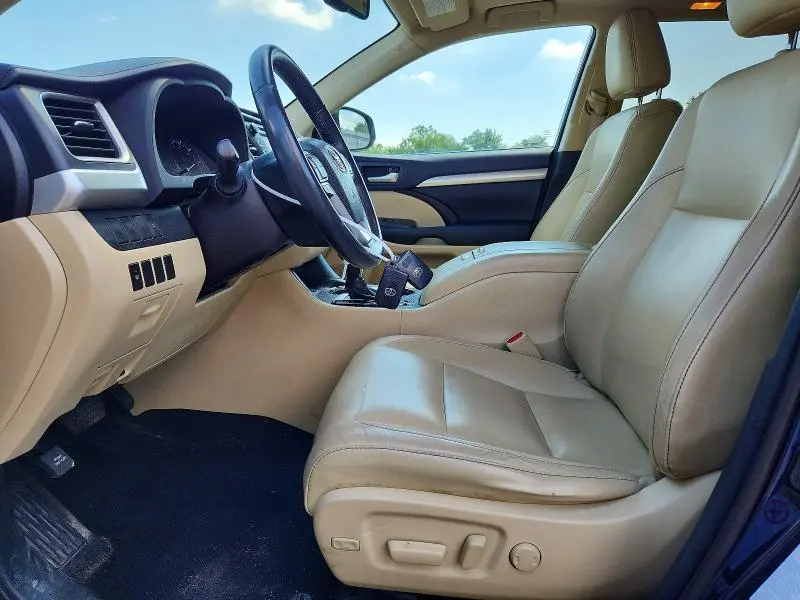 2016 TOYOTA HIGHLANDER XLE  