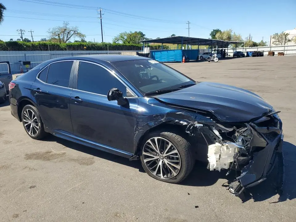 2018 TOYOTA CAMRY SE  