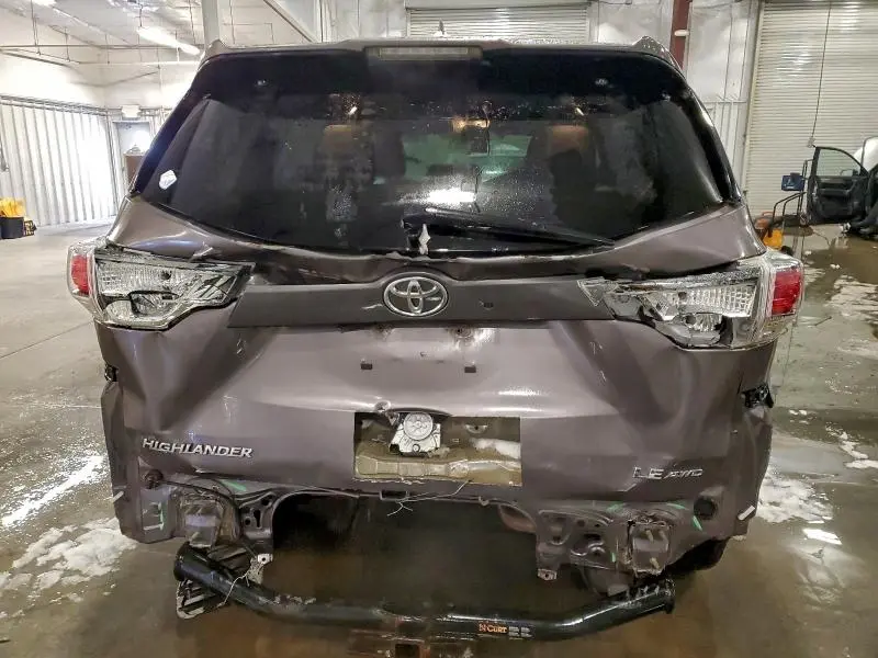 2015 TOYOTA HIGHLANDER LE  