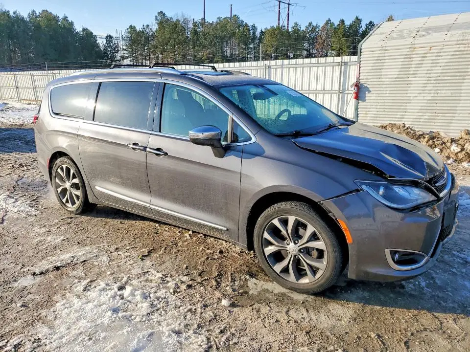 2017 CHRYSLER PACIFICA LIMITED  