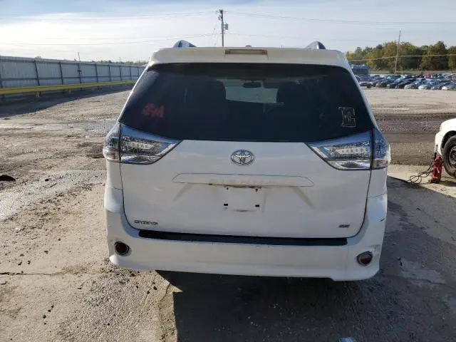 2017 TOYOTA SIENNA SE  