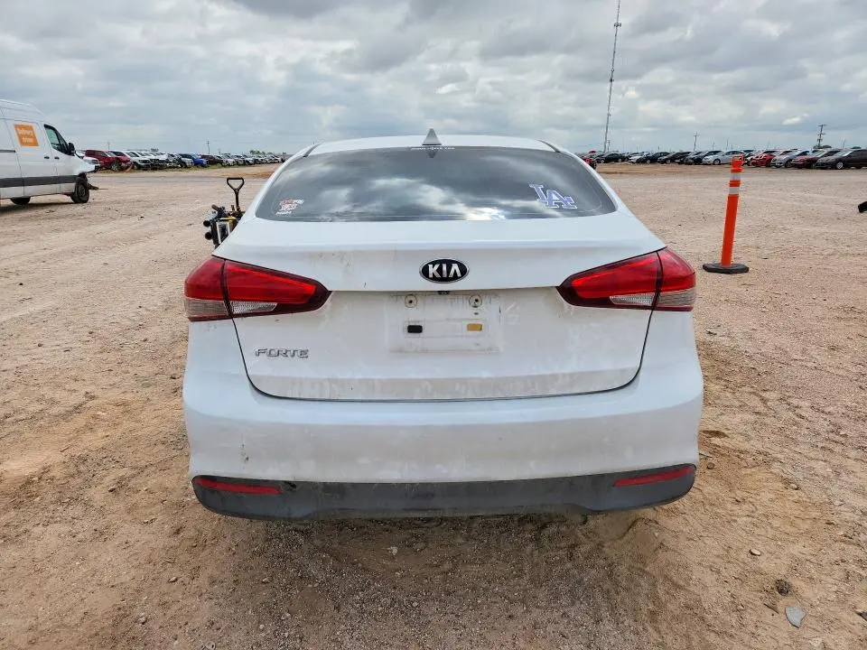 2018 KIA FORTE LX  