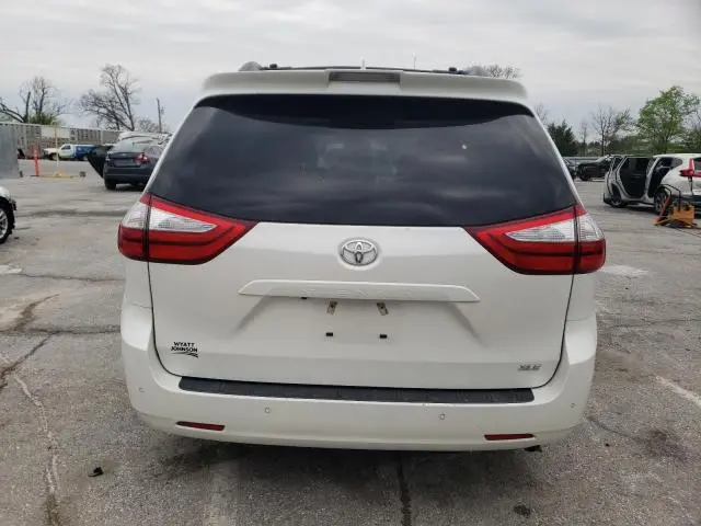 2019 TOYOTA SIENNA XLE  