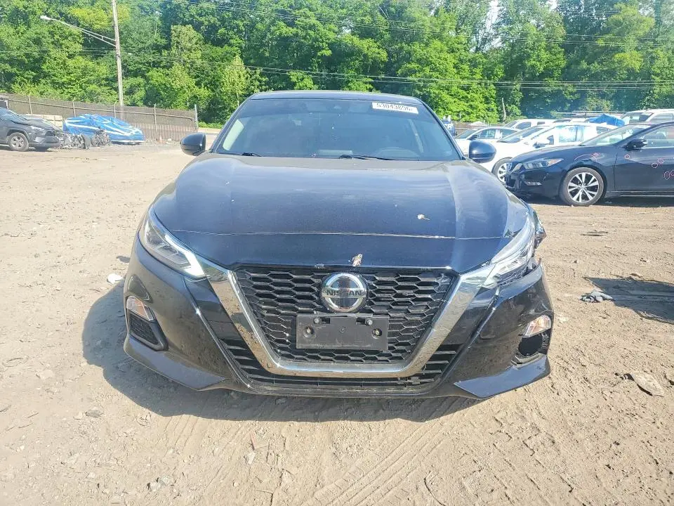 2022 NISSAN ALTIMA SR  