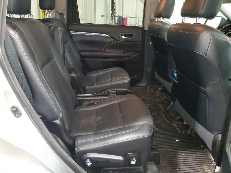 2017 TOYOTA HIGHLANDER LIMITED PLATINUM  