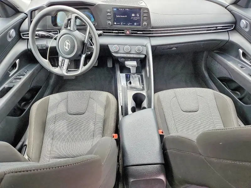 2024 HYUNDAI ELANTRA SE  