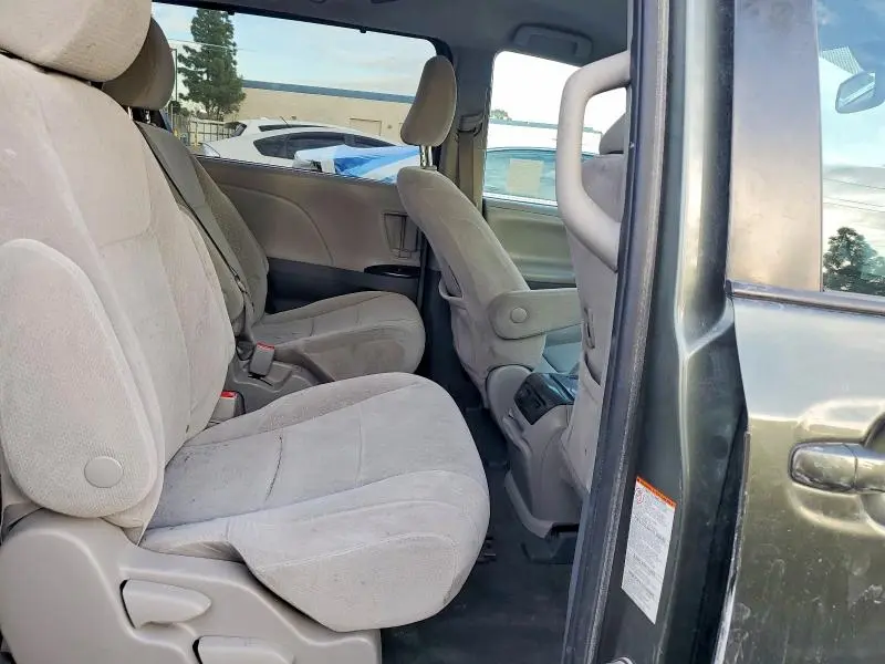 2020 TOYOTA SIENNA LE 8-PASSENGER  