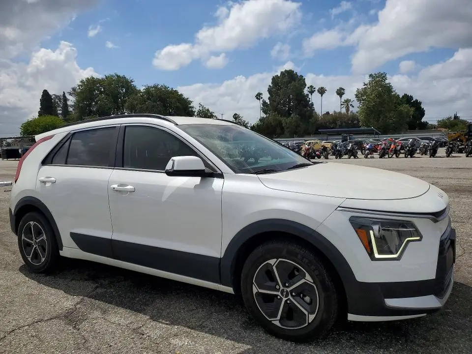 2023 KIA NIRO EX  