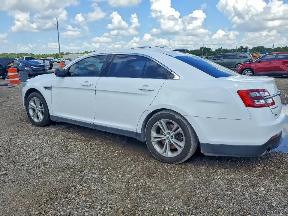 2018 FORD TAURUS SE  