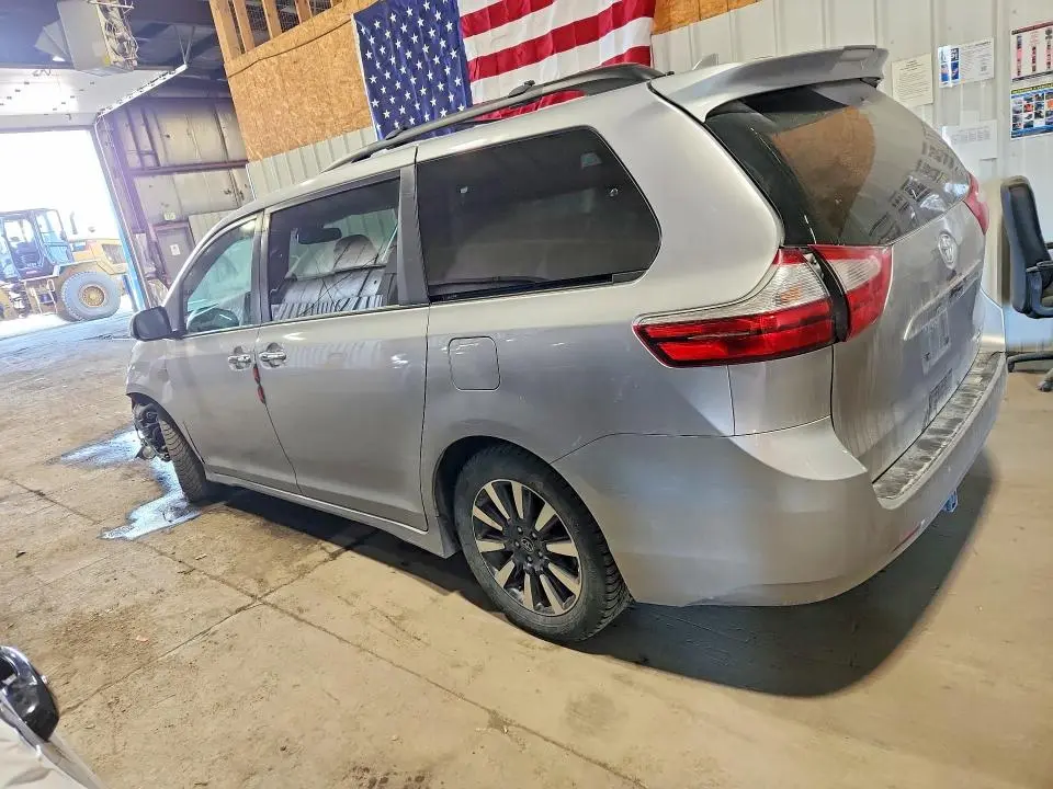 2018 TOYOTA SIENNA XLE 7-PASSENGER  