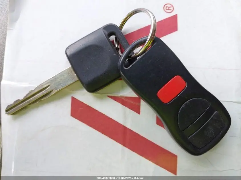 2012 NISSAN PATHFINDER SV