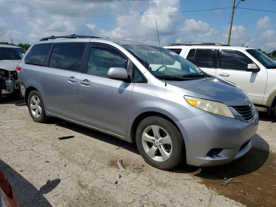 2012 TOYOTA SIENNA LE  