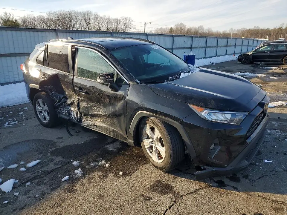 2021 TOYOTA RAV4 XLE  