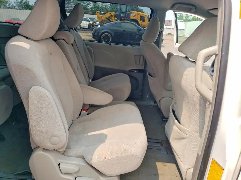 2013 TOYOTA SIENNA LE  
