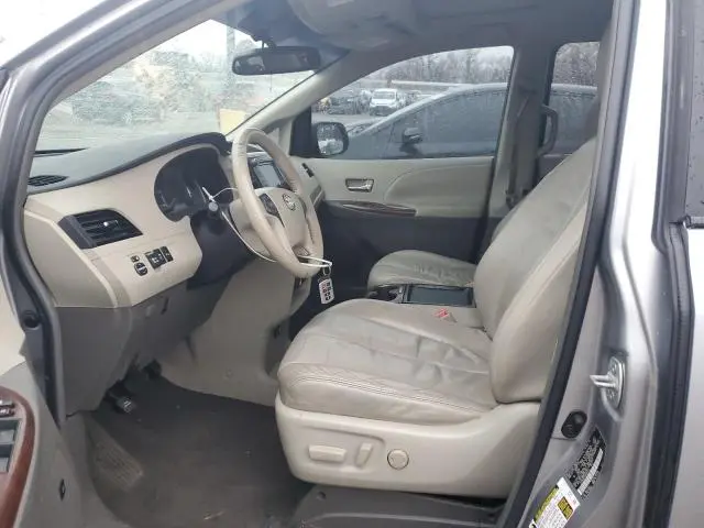 2011 TOYOTA SIENNA XLE  