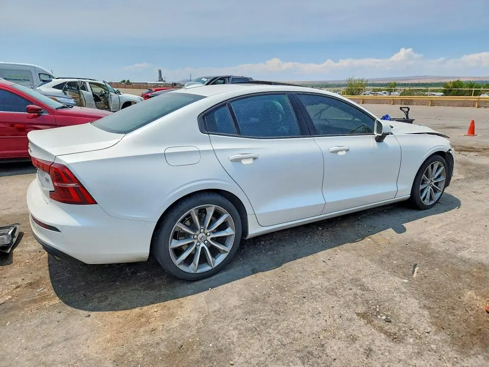 2019 VOLVO S60 T5 MOMENTUM  