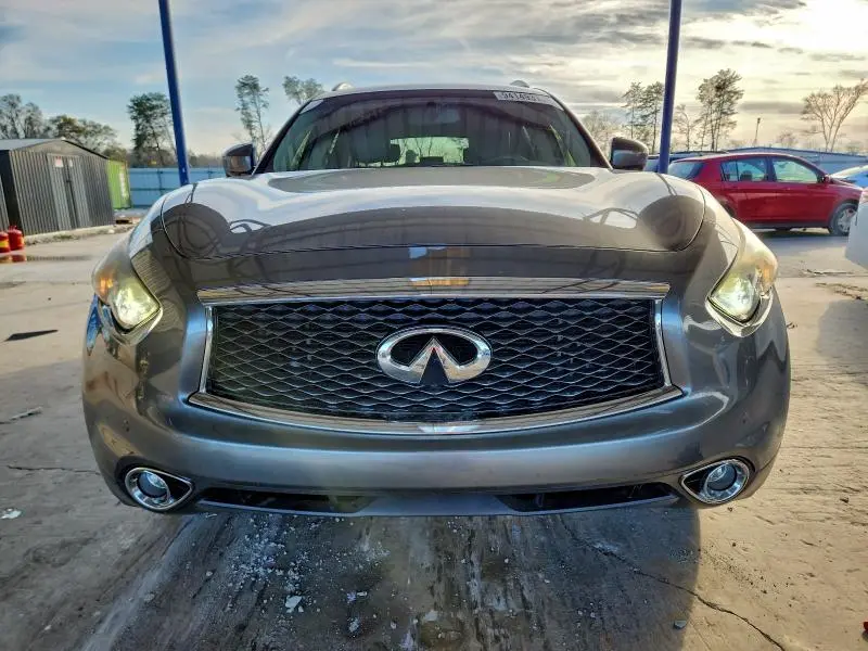 2017 INFINITI QX70   