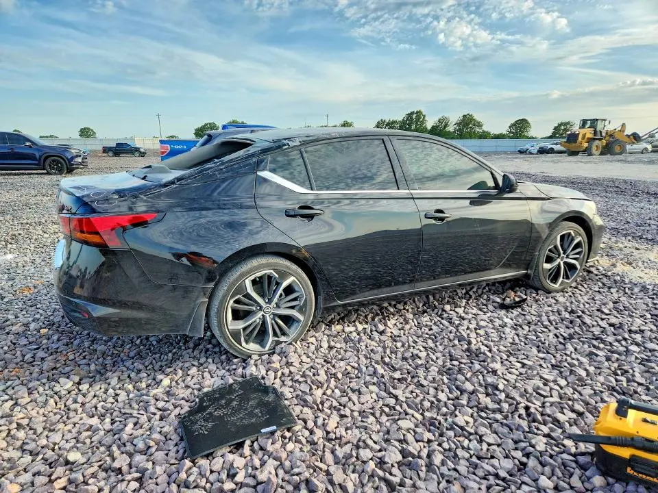 2023 NISSAN ALTIMA SR  